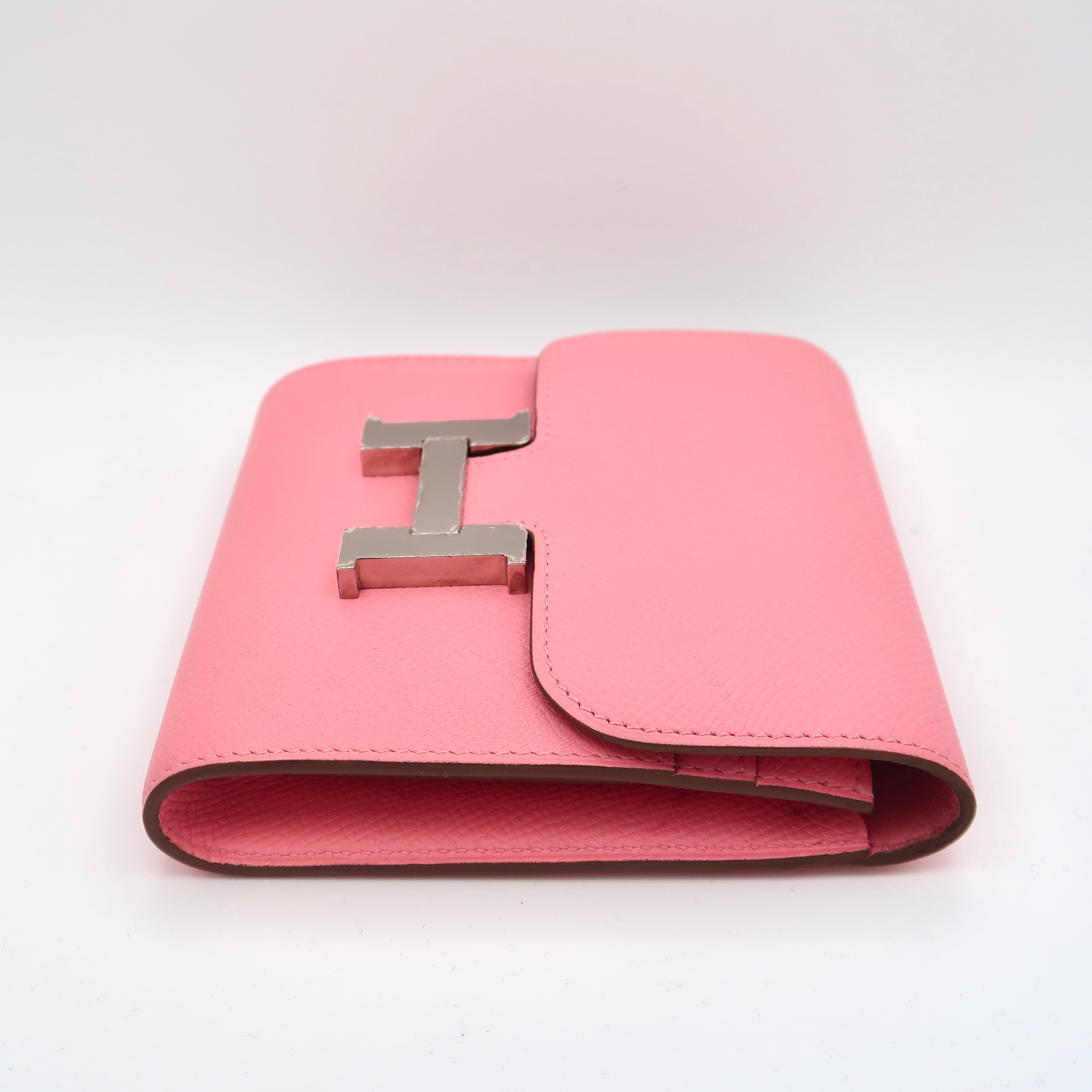 Left side view of Hermes Constance Compact Wallet Rose Confetti Epsom