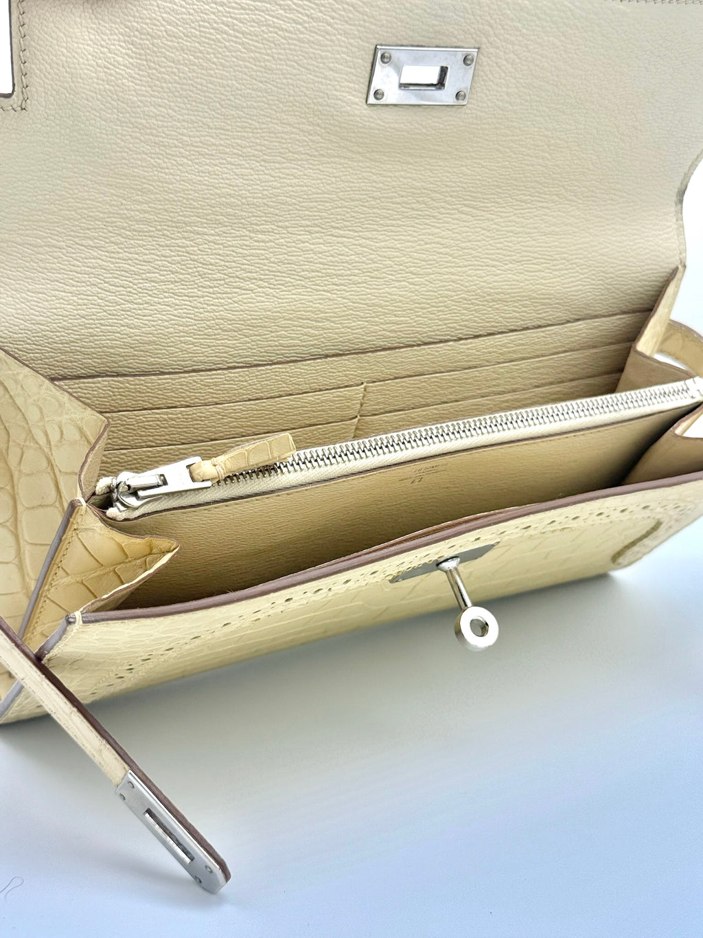 Hermès Kelly Ghillies Portefeuille in Vanille Matte Alligator with Palladium Hardware