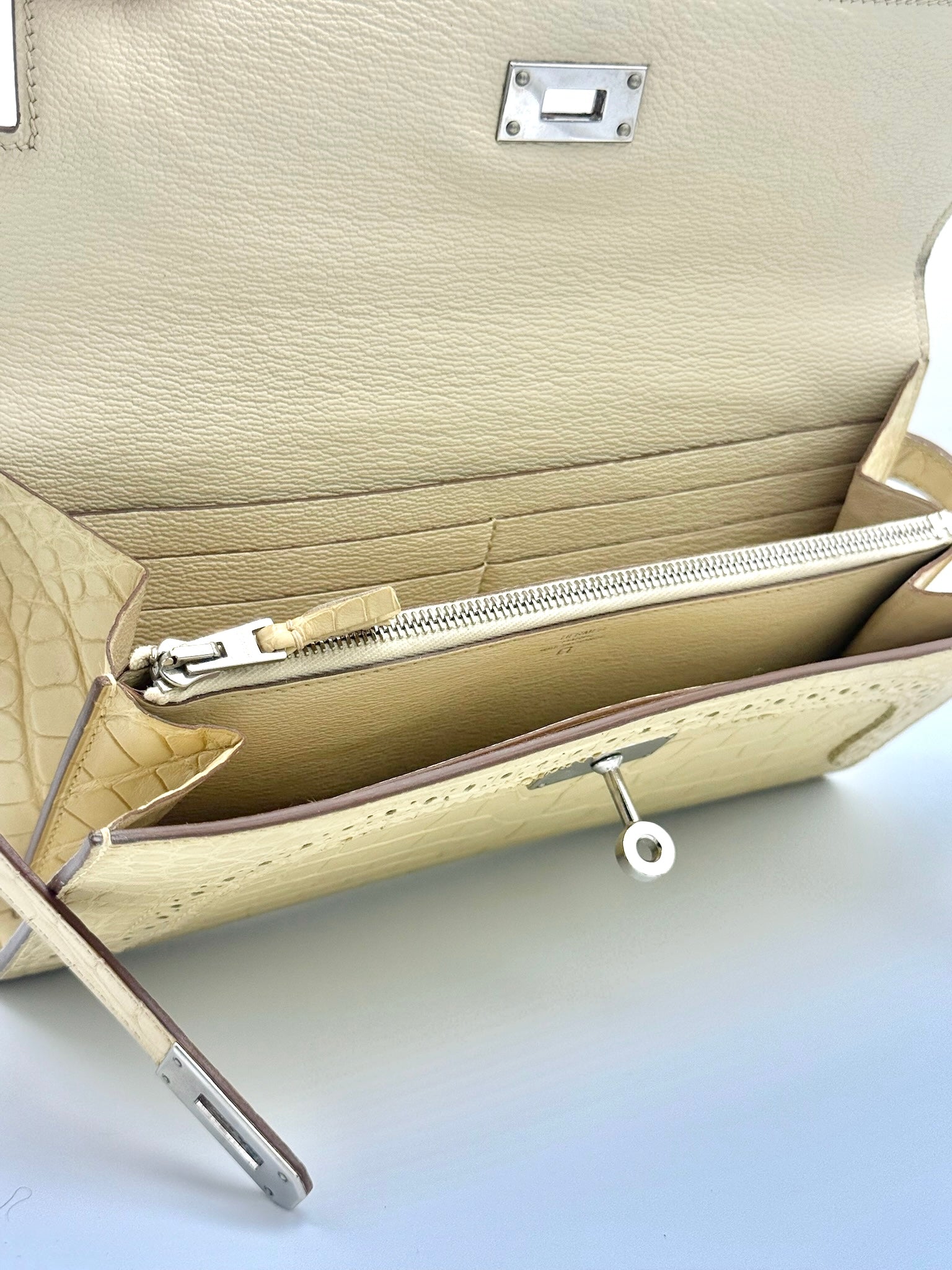 Hermès Kelly Ghillies Portefeuille in Vanille Matte Alligator with Palladium Hardware